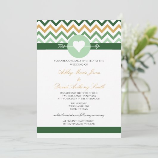 Chevron Emerald Green Gold Wedding Uitnodiging (Staand voorkant)