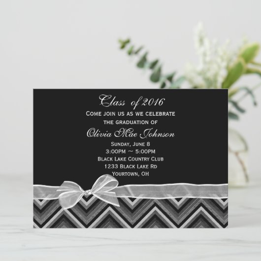 Chevron en Bow Afstuderen Invitation Kaart (Staand voorkant)
