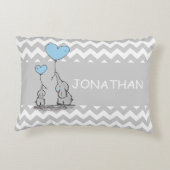 Chevron Gray White BLUE BOY Elephant Heart Accent Kussen (Achterkant)