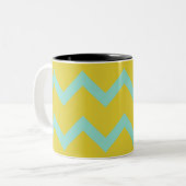 Chevron in aqua + chartreuse hedendaagse ontwerper tweekleurige koffiemok (Voorkant links)