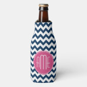 Chevron Pattern met monogram - magenta op de marin Flesjeskoeler (Fles Voorkant)