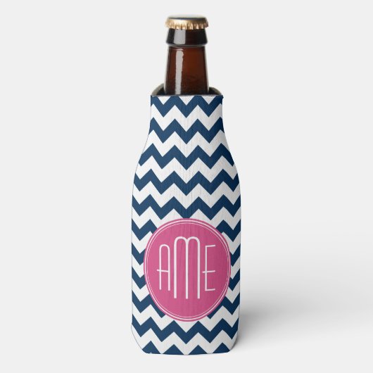 Chevron Pattern met monogram - magenta op de marin Flesjeskoeler (Fles Voorkant)
