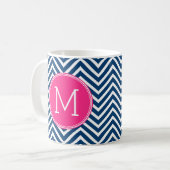 Chevron Pattern met monogram - magenta op de marin Koffiemok (Voorkant links)