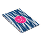 Chevron Pattern met monogram - magenta op de marin Notitieboek (Rechterzijde)