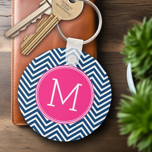 Chevron Pattern met monogram - magenta op de marin Sleutelhanger