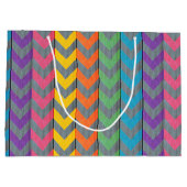 Chevron Pattern on Wood Texture by Shirley Taylor Groot Cadeauzakje (Achterkant)