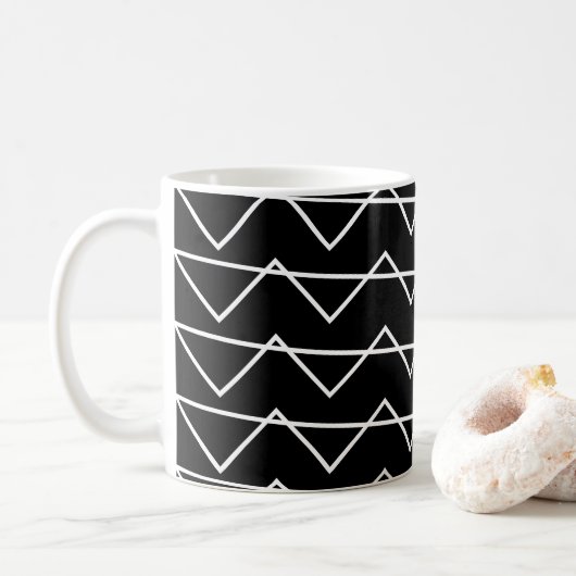 Chevron Stripe Zigzag Pattern Black and White Koffiemok (Met donut)
