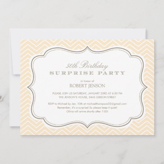 Chevron Stripes Surprise Party-uitnodigingen Kaart (Voorkant)