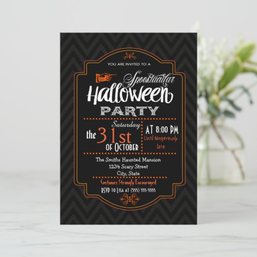 Chevron & Typography Halloween Invitation Kaart (Staand voorkant)