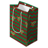 Chevron Zig Zag Ruby Red Green Kersttenis Medium Cadeauzakje (Voorkant Gekanteld)