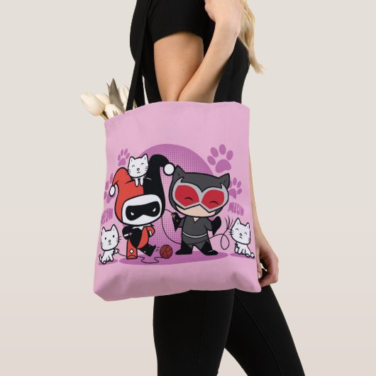 Chibi Harley Quinn en Chibi Catoman met katten Tote Bag (Dichtbij)