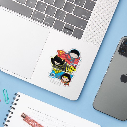 Chibi is klaar voor actie! sticker (Laptop met iPhone)