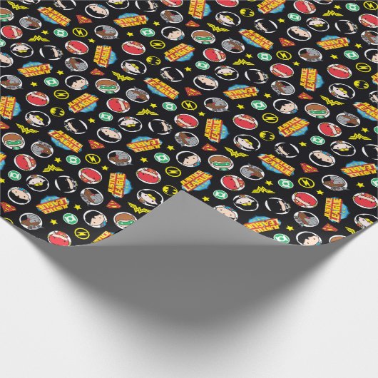 Chibi Justice League Heroes en Logos Pattern Cadeaupapier (Hoek)