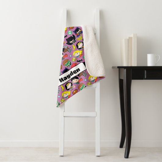 Chibi Justice League Pattern over Paars Sherpa Deken (In situ)