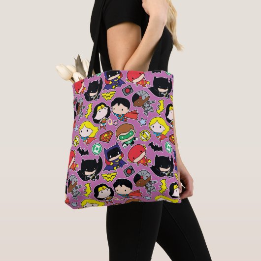 Chibi Justice League Pattern over Paars Tote Bag (Dichtbij)