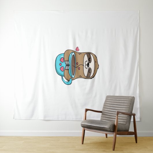 Chibi Sloth Coffee Lover – Schattigee Kawaii Sloth Wandkleed (In Situ (horizontaal))