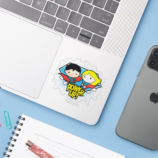 Chibi Superman en Chibi Supergirl Power Up! Sticker (Laptop met iPhone)