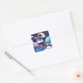 Chibi Witch Cat Flying in Starry Sky – Kawaii Magi Vierkante Sticker (Envelop)