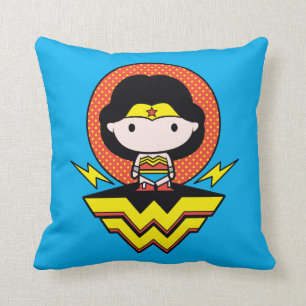 Chibi Wonder Vrouw met pooldots en Logo Kussen