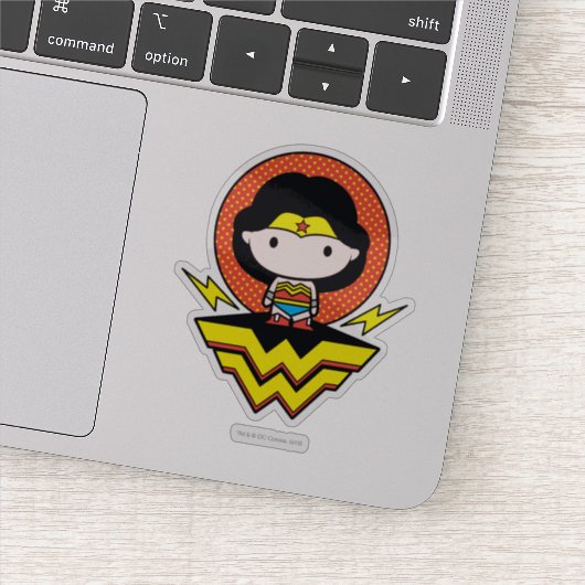 Chibi Wonder Vrouw met pooldots en Logo Sticker (Detail)
