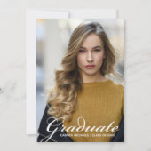 Chic 2026 Afstudeerfoto White Script Overlay Aankondiging (Voorkant)