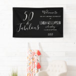 Chic 50 Fabulous Black White 50th Birthday Spandoek<br><div class="desc">Het vieren van 50 in stijl met dit moderne zwarte en witte 50ste verjaardagsontwerp, een chic 50ste verjaardagsfeestbanner die je eenvoudig kunt personaliseren voor je viering van je vijftigste verjaardag. De woorden vijftig en fabelachtig worden geplaatst gebruikend elegante manuscriptkalligrafie en moderne typografie. Neem contact met ons op via happydolphinstudio@outlook.com als...</div>