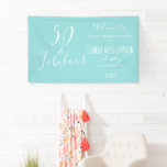 Chic 50 Feestelijke Blauwe 50e Verjaardag Spandoek<br><div class="desc">Vier je 50e verjaardag in stijl met dit moderne blauwe ontwerp, een chic geboortedagsbanner voor je 50e verjaardag dat je eenvoudig kunt personaliseren voor je verjaardagsfeest. De woorden vijftig en fabulous zijn vormgegeven met elegante calligrafie en moderne typografie. Als je hulp nodig hebt of bijpassende producten zoekt, neem dan contact...</div>