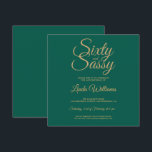 Chic 60 en Sassy Green Gold 60th Birthday Party Kaart<br><div class="desc">Viel om 60 in stijl te worden met dit moderne 60ste verjaardagsontwerp in glamoureus smarald green en goud, een chic 60ste verjaardagsuitnodiging die je gewoon kunt personaliseren en uitzenden voor je 60ste verjaardagsfeest. De woorden zestig en sassy zijn in faux gouden glitter en reeks gebruikend moderne manuscriptkalligrafie. Exclusief voor u...</div>