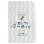 Chic a tini one boy baby shower medium cadeauzakje (Achterkant)