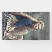 Chic afstudeerfoto met witte typografie-overlay fe spandoek (Horizontaal)