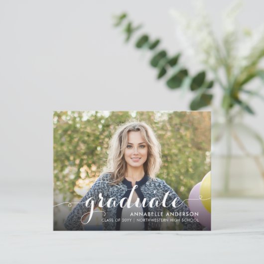 Chic Afstuderen Script Typography Graduation Party Uitnodiging Briefkaart (Staand voorkant)