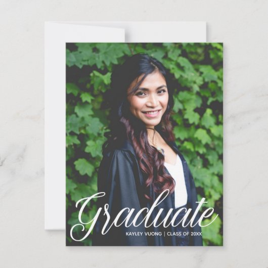 Chic Afstuderen Witte Typografie Overlay 2025 Foto Aankondiging (Voorkant)