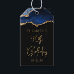 Chic Agate Geode Blue Gold 40th Birthday Party Cadeaulabel<br><div class="desc">Deze 40e verjaardagsfeestje is een label met een waterverf afbeelding van een geo-geel in tinten blauw met faux goudglitter hoogtepunten. De woorden "40th Birthday" staan in faux Gold glitter in een decoratief modern handschrift. Pas het met de naam van de eer en de datum in goudkleurige teksten aan.</div>
