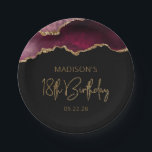 Chic Agate Geode Burgundy Gold 18th Birthday Party Papieren Bordje<br><div class="desc">Deze chic, glamoureus papier op 18e verjaardagsfeestje is voorzien van een waterverf afbeelding van een geo van een geit in de schaduw van geweerrood met faux goudglitter hoogtepunten. De woorden "18th Birthday" staan in faux Gold glitter in een decoratief modern handschrift. Pas het met de naam van de eer en...</div>