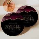 Chic Agate Geode Burgundy Gold 30th Birthday Party Papieren Bordje<br><div class="desc">Deze griezelige, glamoureuze borden van het 30ste verjaardagsfeest hebben een waterverf afbeelding van een geo van een geit in tinten van geweerrood met faux goudglitter hoogtepunten. De woorden "30th Birthday" staan in faux Gold glitter in een decoratief modern handschrift. Pas het met de naam van de eer en de datum...</div>