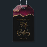 Chic Agate Geode Burgundy Gold 50th Birthday Party Cadeaulabel<br><div class="desc">Deze vijftigste verjaardagsfeestje is voorzien van een waterverf afbeelding van een geo van een geit in de schaduw van de bruidsschat met faux goudglitter hoogtepunten. De woorden "50th Birthday" staan in faux Gold glitter in een decoratief modern handschrift. Pas het met de naam van de eer en de datum in...</div>