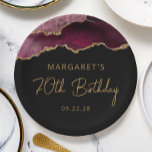 Chic Agate Geode Burgundy Gold 70th Birthday Party Papieren Bordje<br><div class="desc">Deze chique,  glamoureuze 70e verjaardagsfeest papieren borden zijn voorzien van een waterverf afbeelding van een agaat geode in tinten van bordeauxrood met faux gold glitter highlights. De woorden "70th Birthday" verschijnen in goudkleurig decoratief modern handschriftlettertype. Voeg de naam van de honoree en de datum in goudkleurige sans serif tekst.</div>