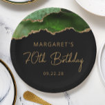 Chic Agate Geode Green Gold 70th Birthday Party Papieren Bordje<br><div class="desc">Deze chique, glamoureuze 70e verjaardagsfeest papieren borden zijn voorzien van een waterverf afbeelding van een agaat geode in tinten van jager groen met faux gold glitter highlights. De woorden "70th Birthday" verschijnen in goudkleurig decoratief modern handschriftlettertype. Voeg de naam van de honoree en de datum in goudkleurige sans serif tekst....</div>