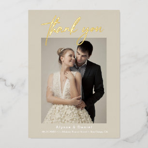 Chic Beige trouwfoto's handlettering Script Folie Uitnodiging