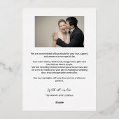 Chic Beige trouwfoto's handlettering Script Folie Uitnodiging (Achterkant)