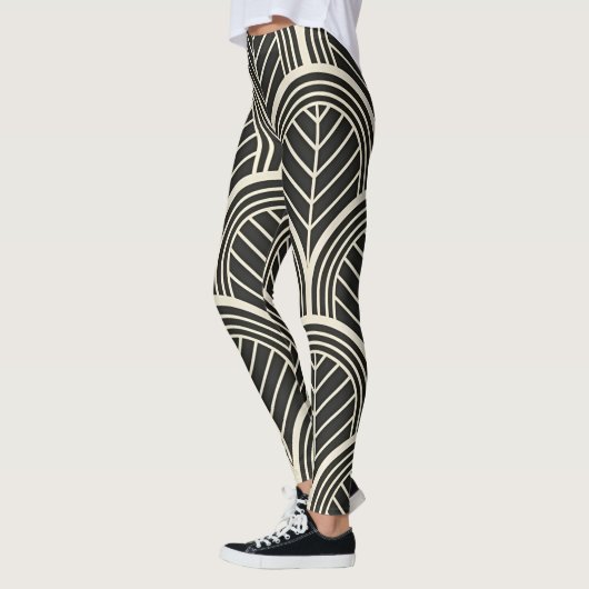 Chic Black and White Geometric Seamless Pattern Leggings (Links)