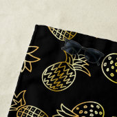 Chic Black en Gold Pineappel Strandlaken (In situ)