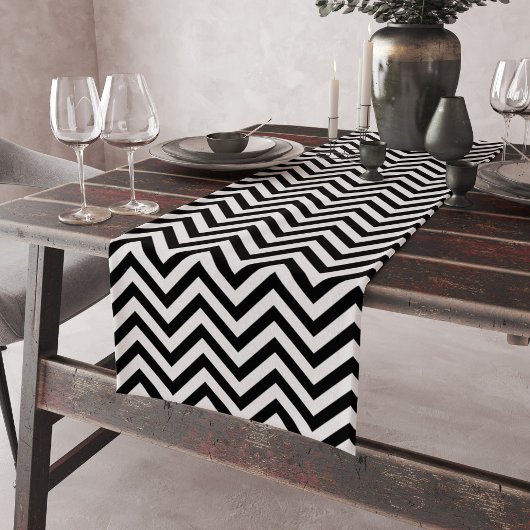 Chic Black en White Chevron Stripes Korte Tafelloper