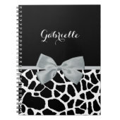 Chic Black en White Giraffe Print Silver Grey Bow Notitieboek (Voorkant)