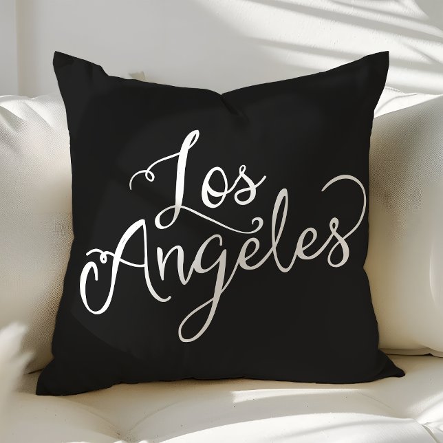 Chic Black en White Los Angeles Typografie Kussen (Creator heeft geüpload)