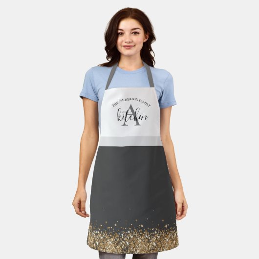 chic black gold glitter monogram naam schort (Gedragen)