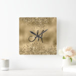 Chic Black Gold Glitters Monogram Naam Vierkante Klok<br><div class="desc">Chic Black Gold Glitters Monogram Naam</div>