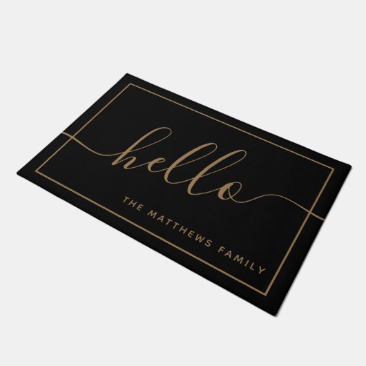 Chic Black Gold Script Hallo Familienaam Welkom Deurmat (Schuin)