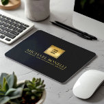 Chic Black Grey Leather Luxury Gold Logo NAAM Muismat<br><div class="desc">Verbeter uw werkruimte met deze hoogwaardige zwarte donkergrijze leren print muismat, ontworpen om stijl en functionaliteit te combineren. Met een luxe gouden logo en de mogelijkheid om twee regels aangepaste tekst toe te voegen, is dit muismatje ideaal voor het personaliseren met jouw naam, bedrijf, bedrijf of andere gegevens van uw...</div>
