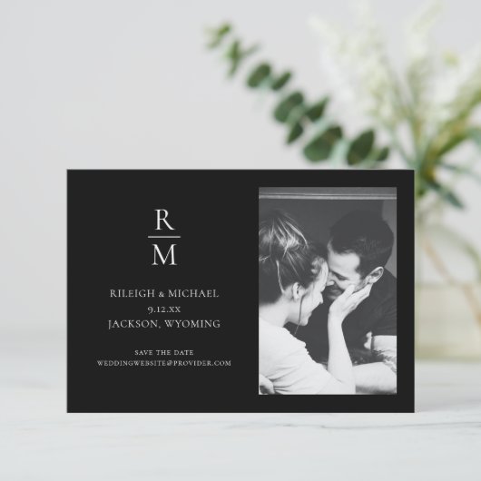 Chic Black Monogram Weddenschap Save the Date Phot (Staand voorkant)
